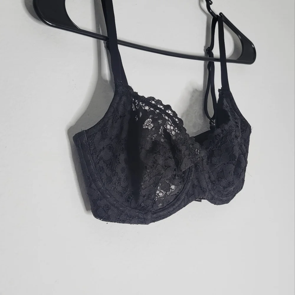 Victoria's Secret Bra 32DDD - Picture 2 of 8